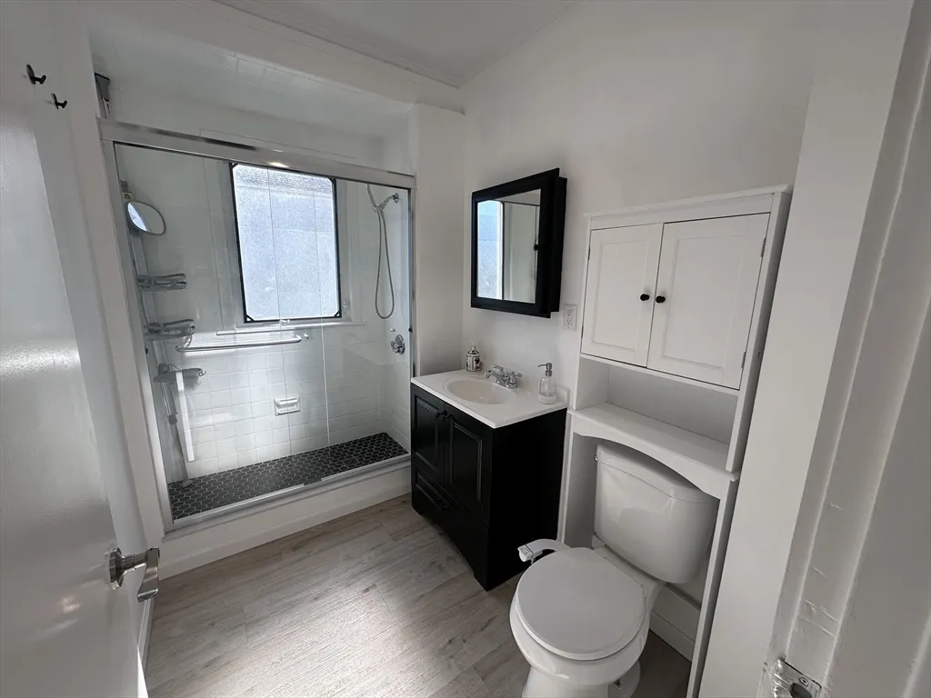 27 Prescott Ave, Chelsea