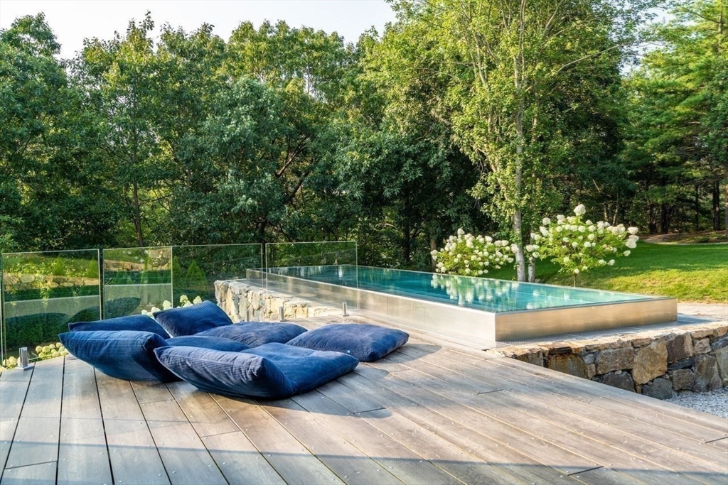 30 Whipple Rd, Lexington