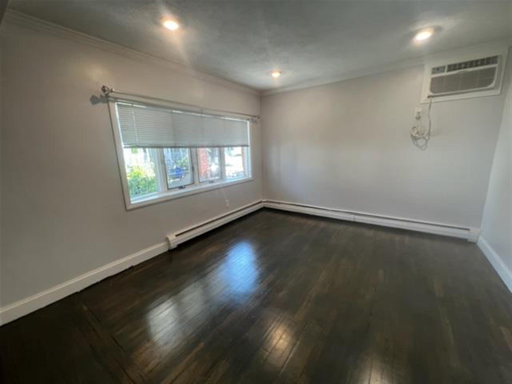 3 bed, 1 bath apartment for rent at 22 Gordon St Unit 1, Teele Square — photo 4 of 12