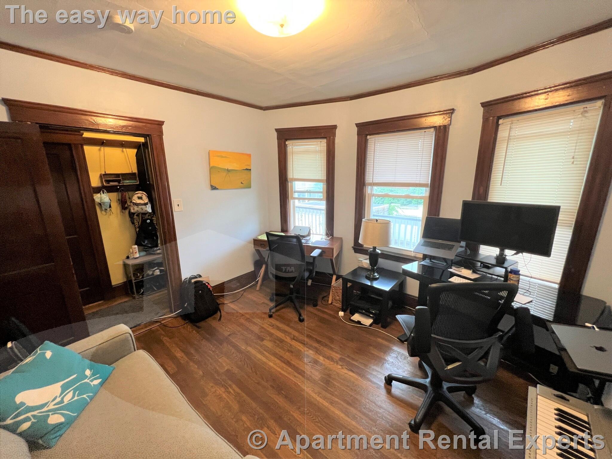 16-18 Silvey Pl, Porter Square