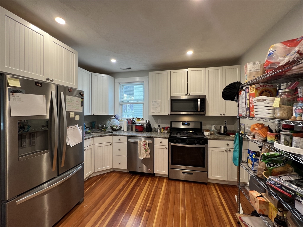 4 bed, 2 bath apartment for rent at 307 Highland Ave Unit 3A, Powder House Square — photo 5 of 28