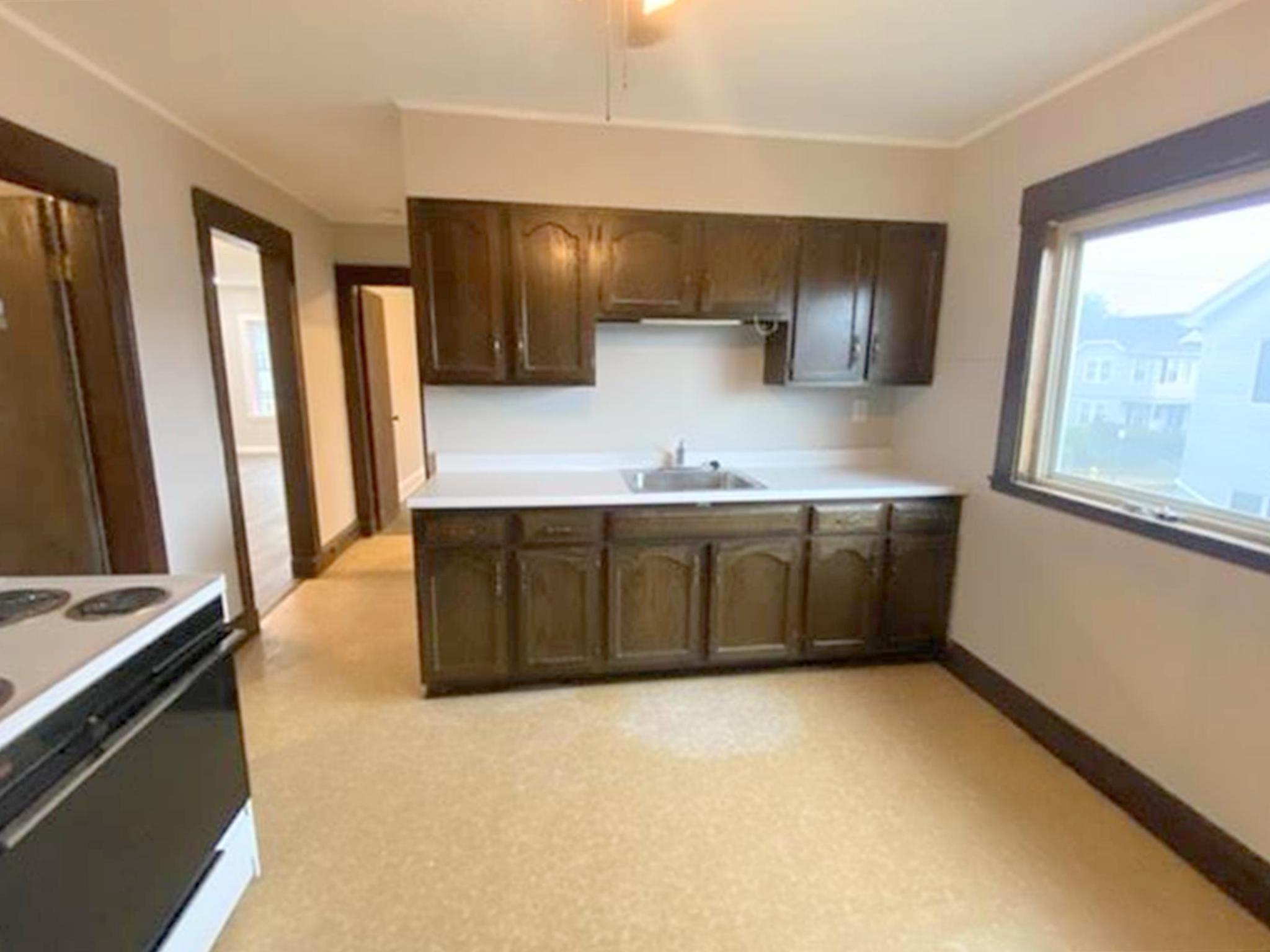 2.5 bed, 1 bath apartment for rent at 11 Goldsmith Ave Unit 11, Medford — photo 3 of 12