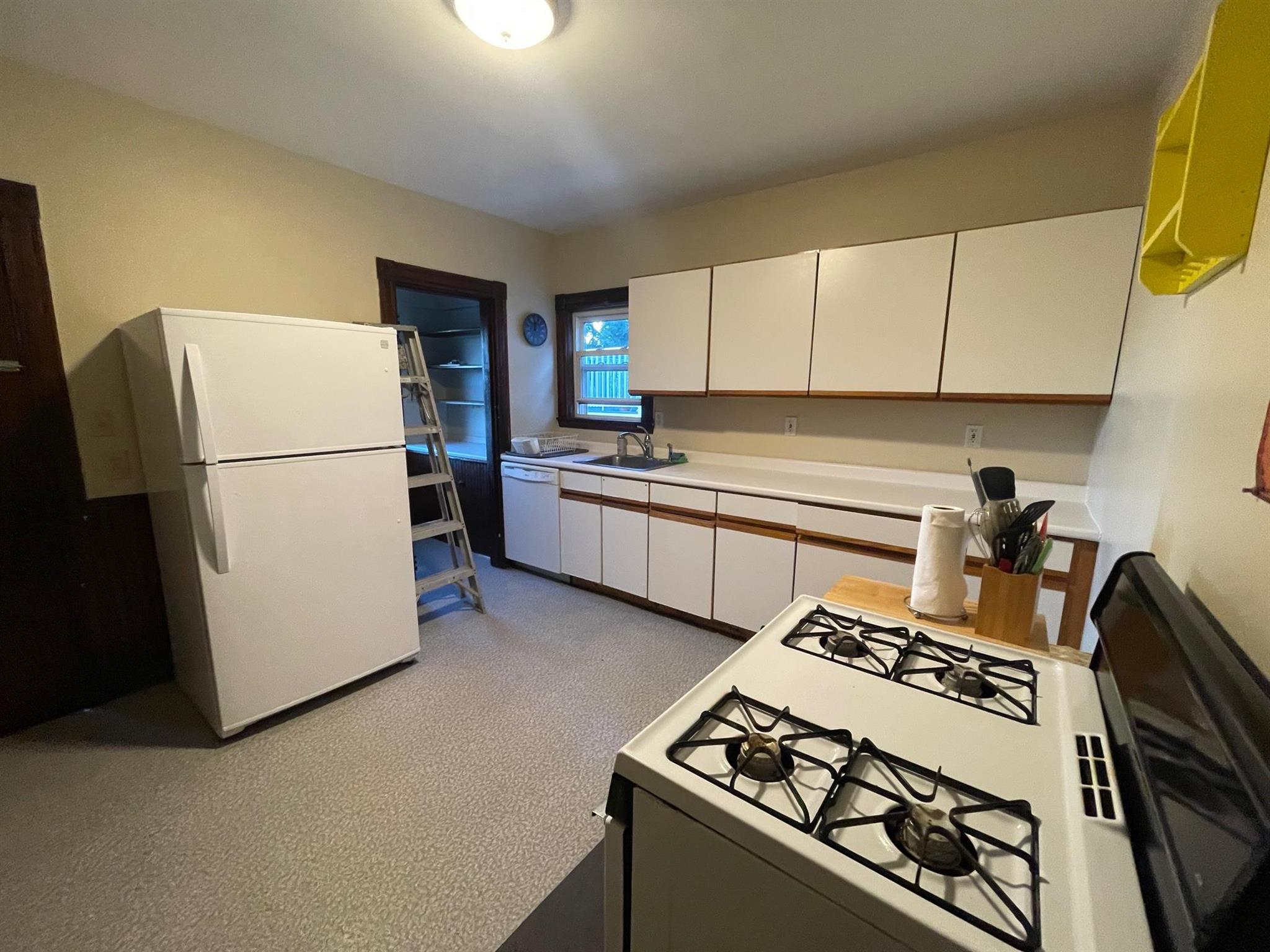 4 bed, 1 bath apartment for rent at 19 Lovell St Unit 2A, Teele Square — photo 4 of 18