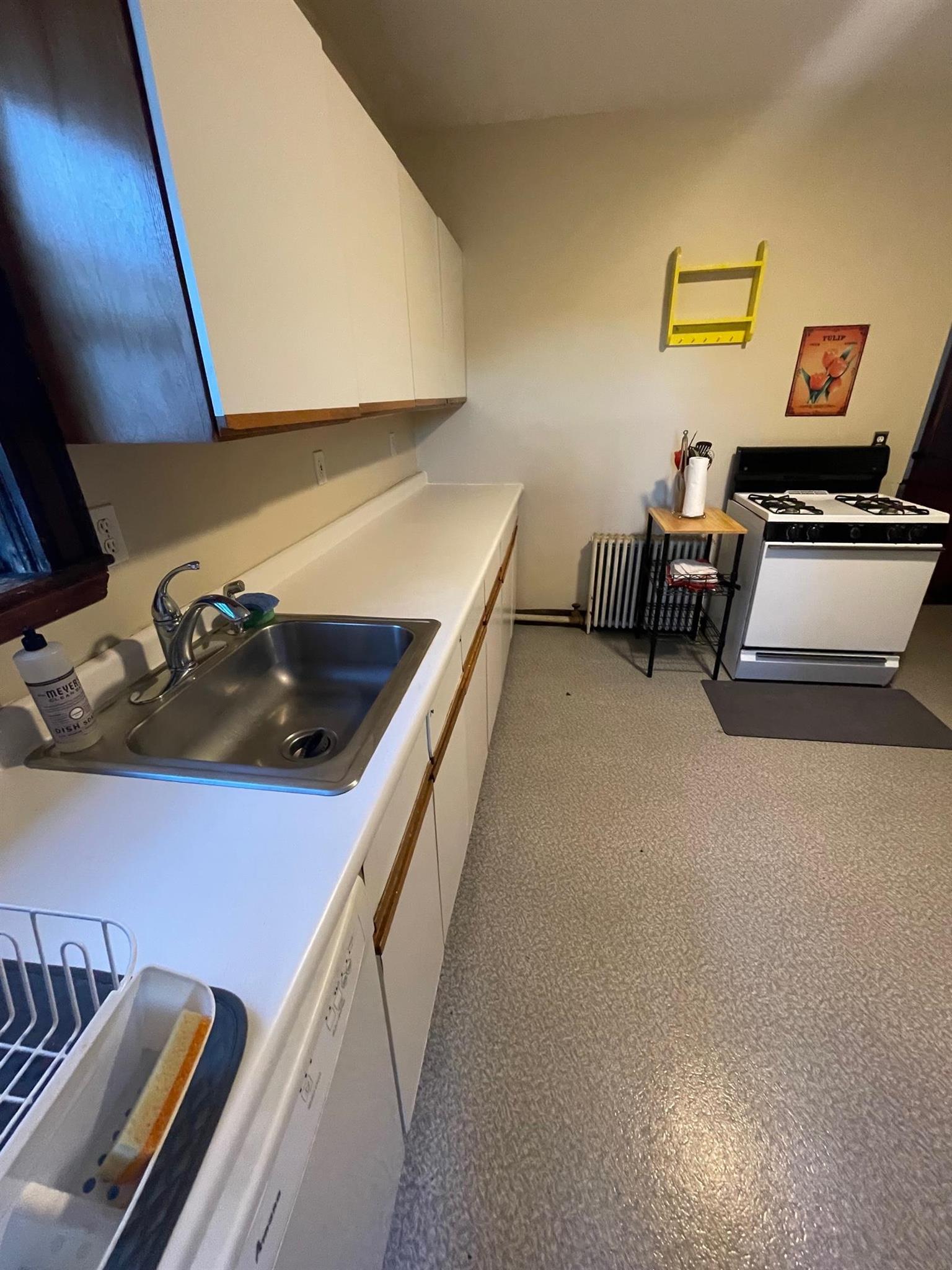 4 bed, 1 bath apartment for rent at 19 Lovell St Unit 2A, Teele Square — photo 5 of 18