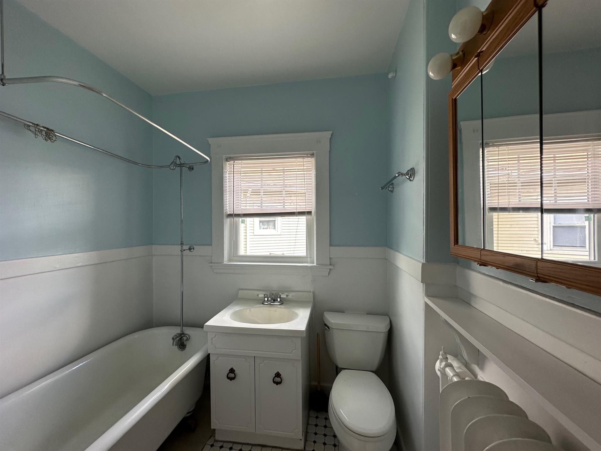 2 bed, 1 bath apartment for rent at 1516 Mystic Valley Pkwy Unit 1, Medford — photo 5 of 18