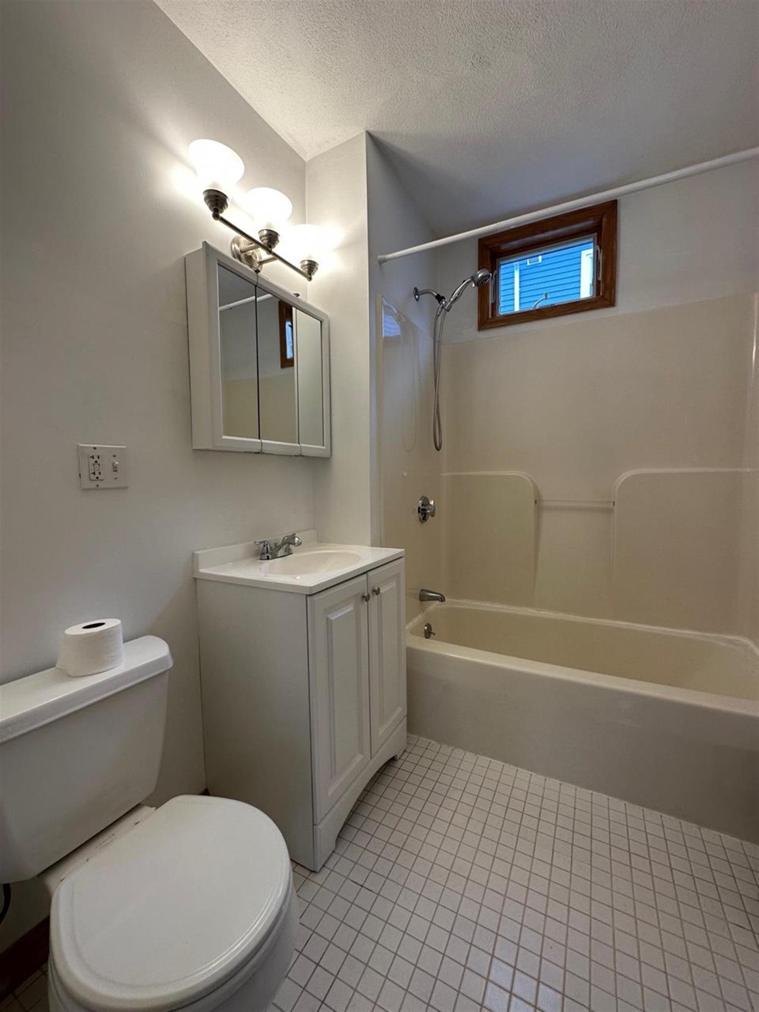 2 bed, 1 bath apartment for rent at 306 Fellsway Unit 1, Medford — photo 13 of 15
