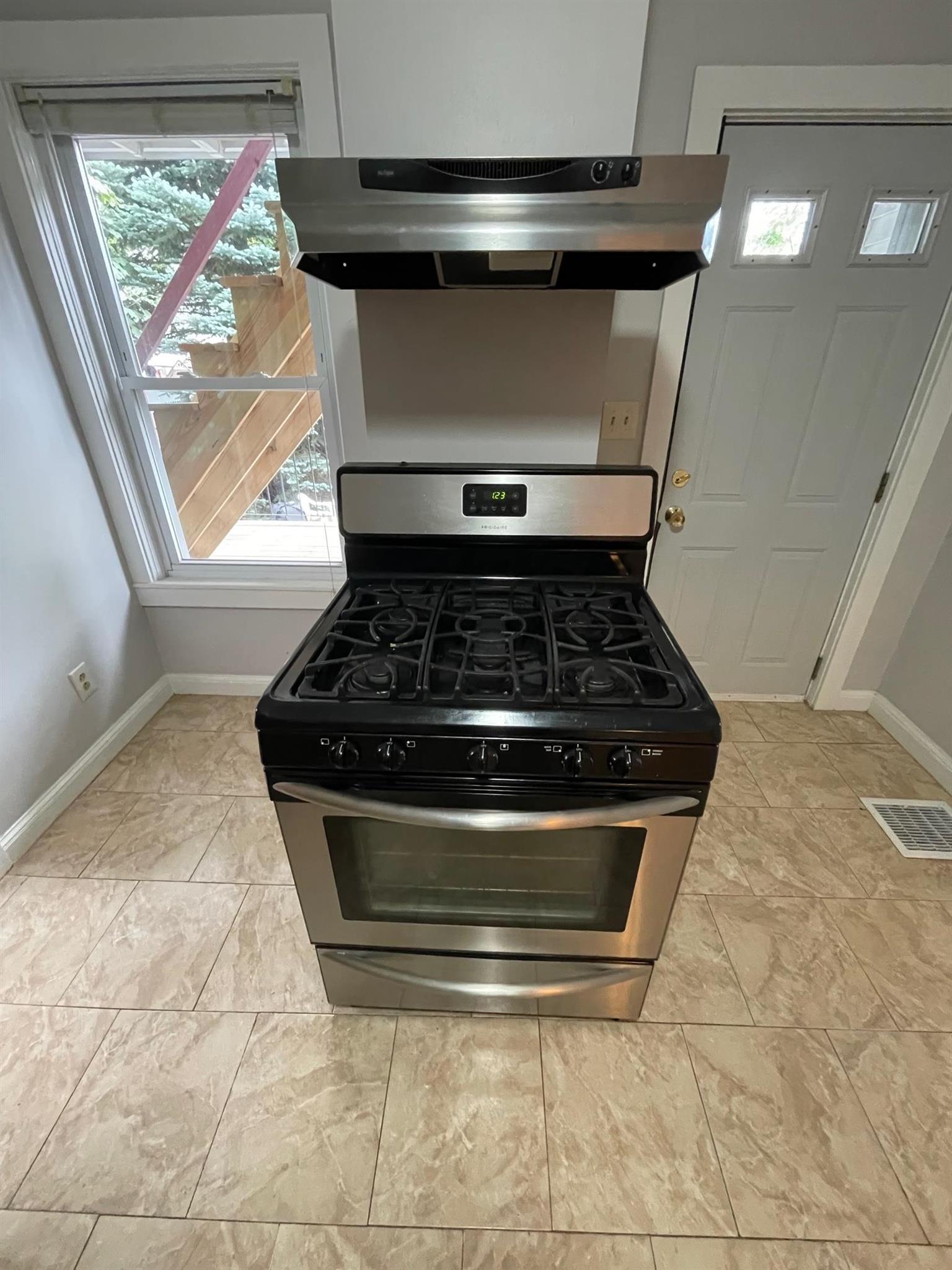 2 bed, 1 bath apartment for rent at 11 Prescott St Unit 1, Union Square — photo 18 of 18