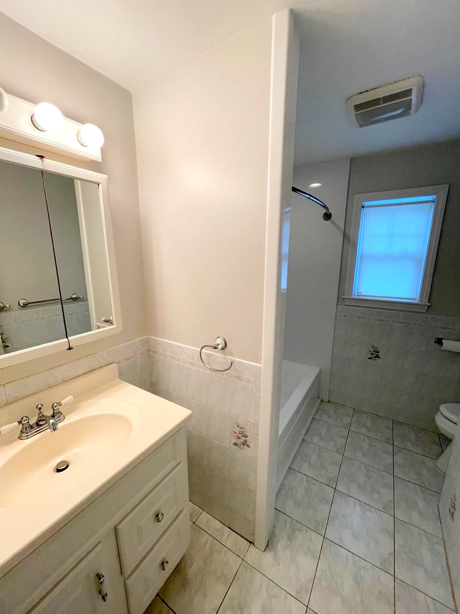 2.5 bed, 1 bath apartment for rent at 5 Capen St Unit 1, Medford — photo 11 of 15