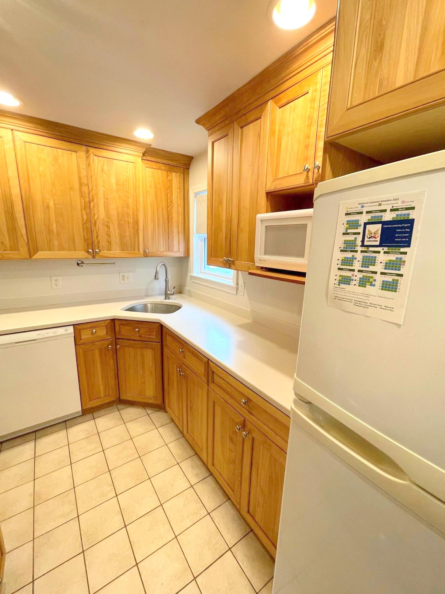 2.5 bed, 1 bath apartment for rent at 5 Capen St Unit 1, Medford — photo 3 of 15