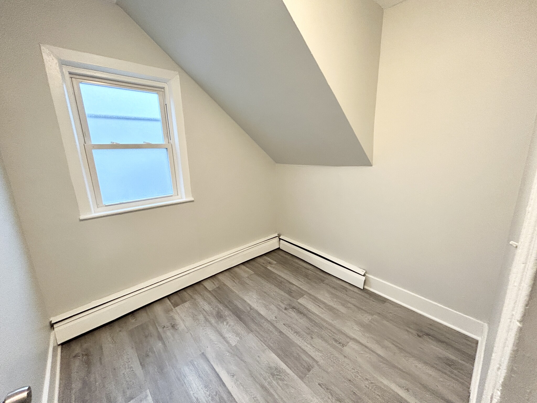 8 Oakland St, Roxbury