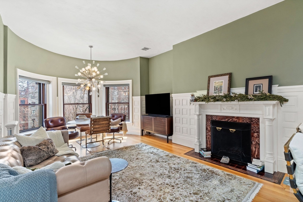 377 Commonwealth Ave, Back Bay