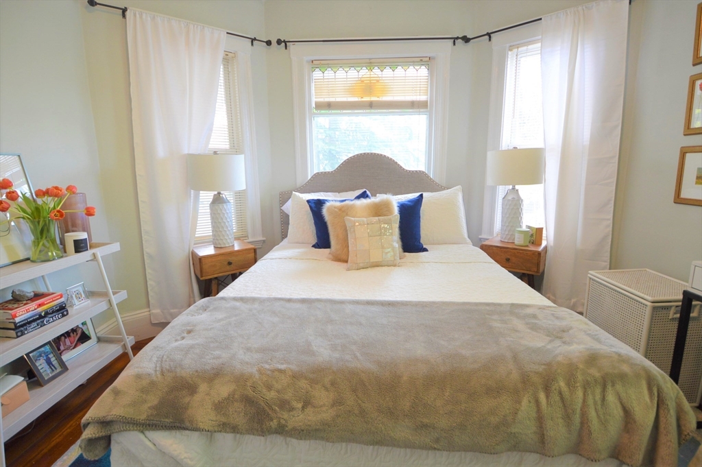 14 Breck Ave, Oak Square