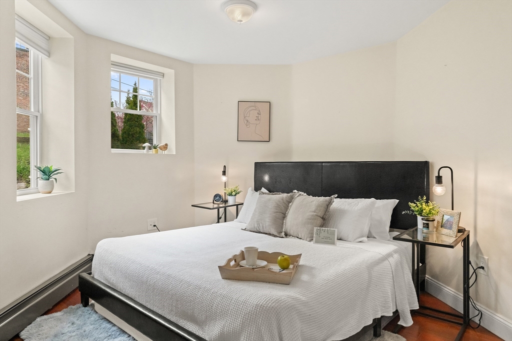 15 Millmont St, Roxbury