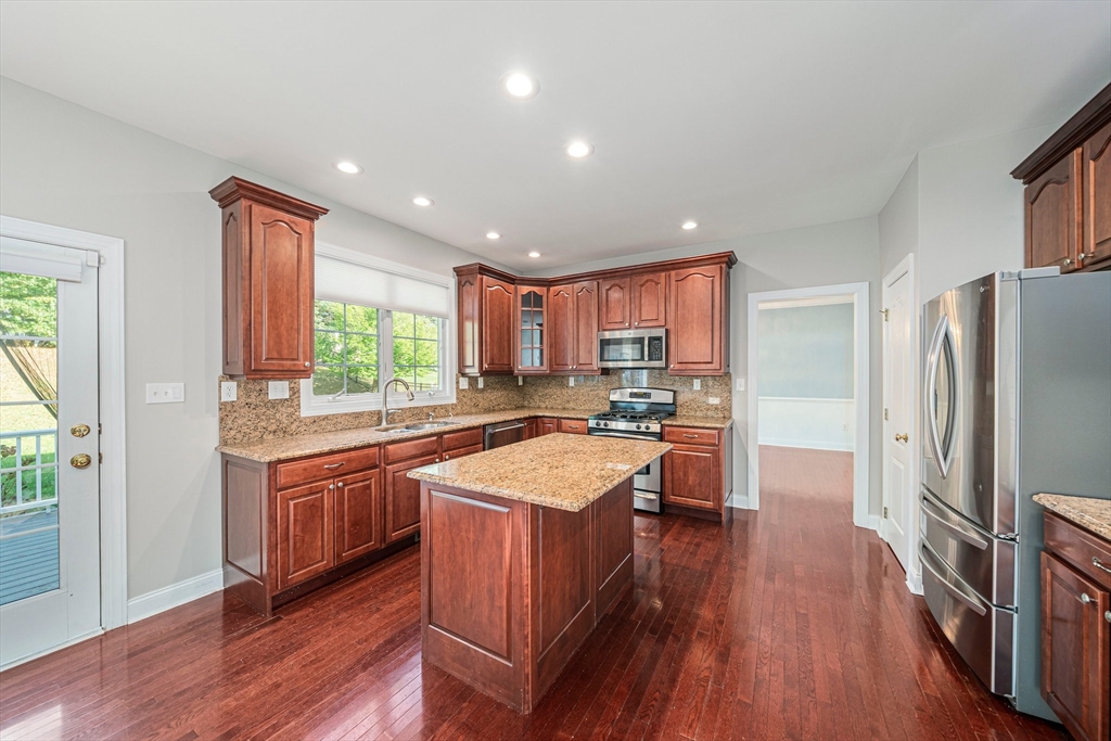 24 Endean Dr, Walpole