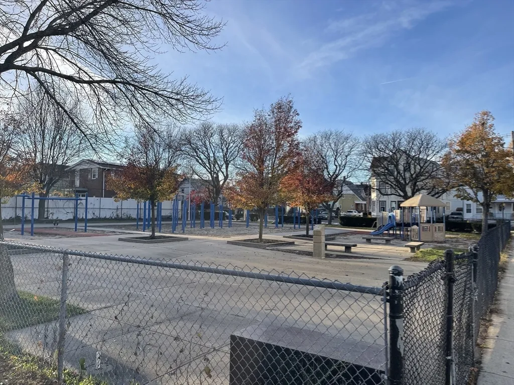 12 Woodland St, Everett