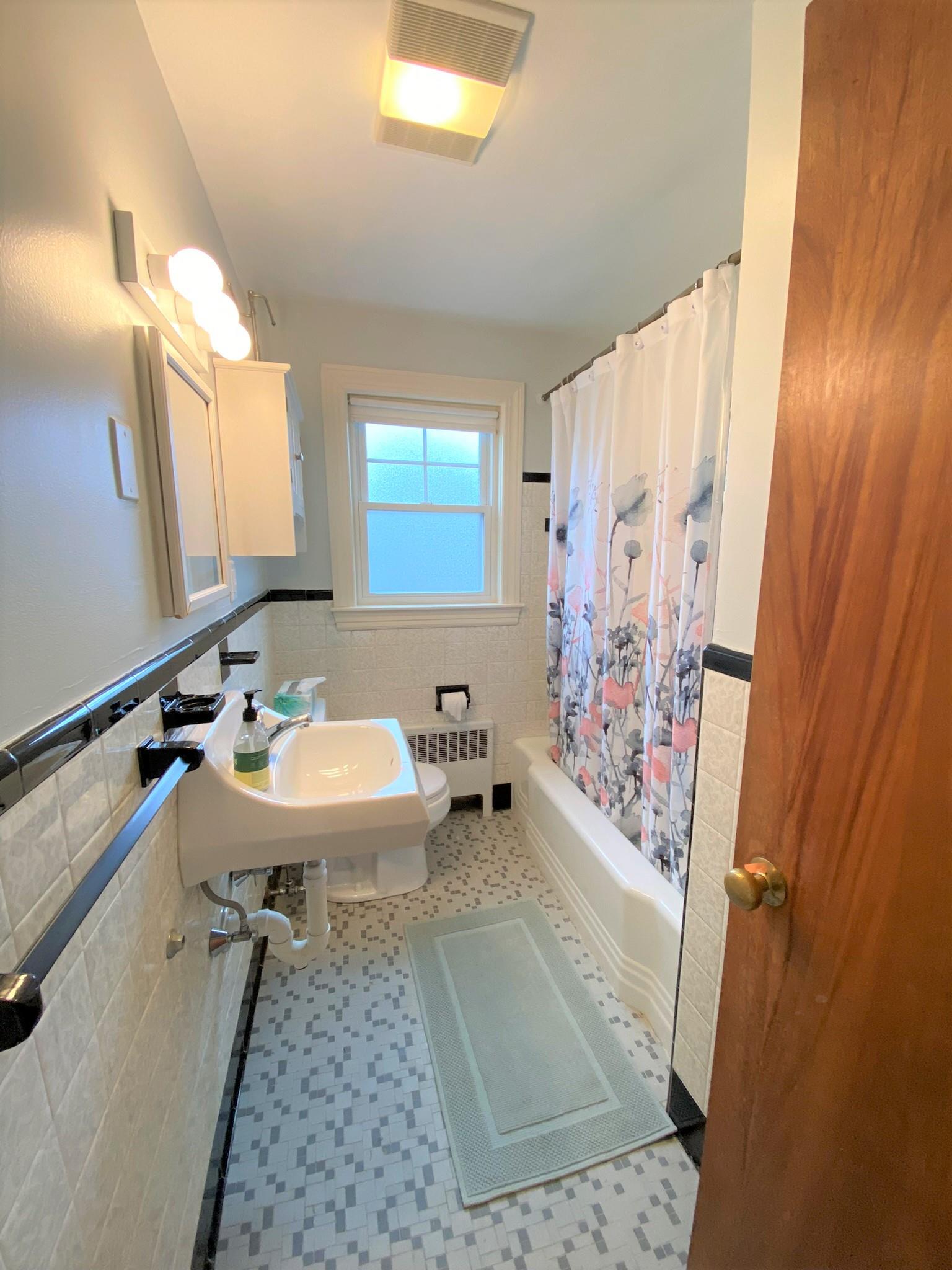 2 bed, 1 bath apartment for rent at 15 Grove St Unit 2, Belmont Center — photo 5 of 11