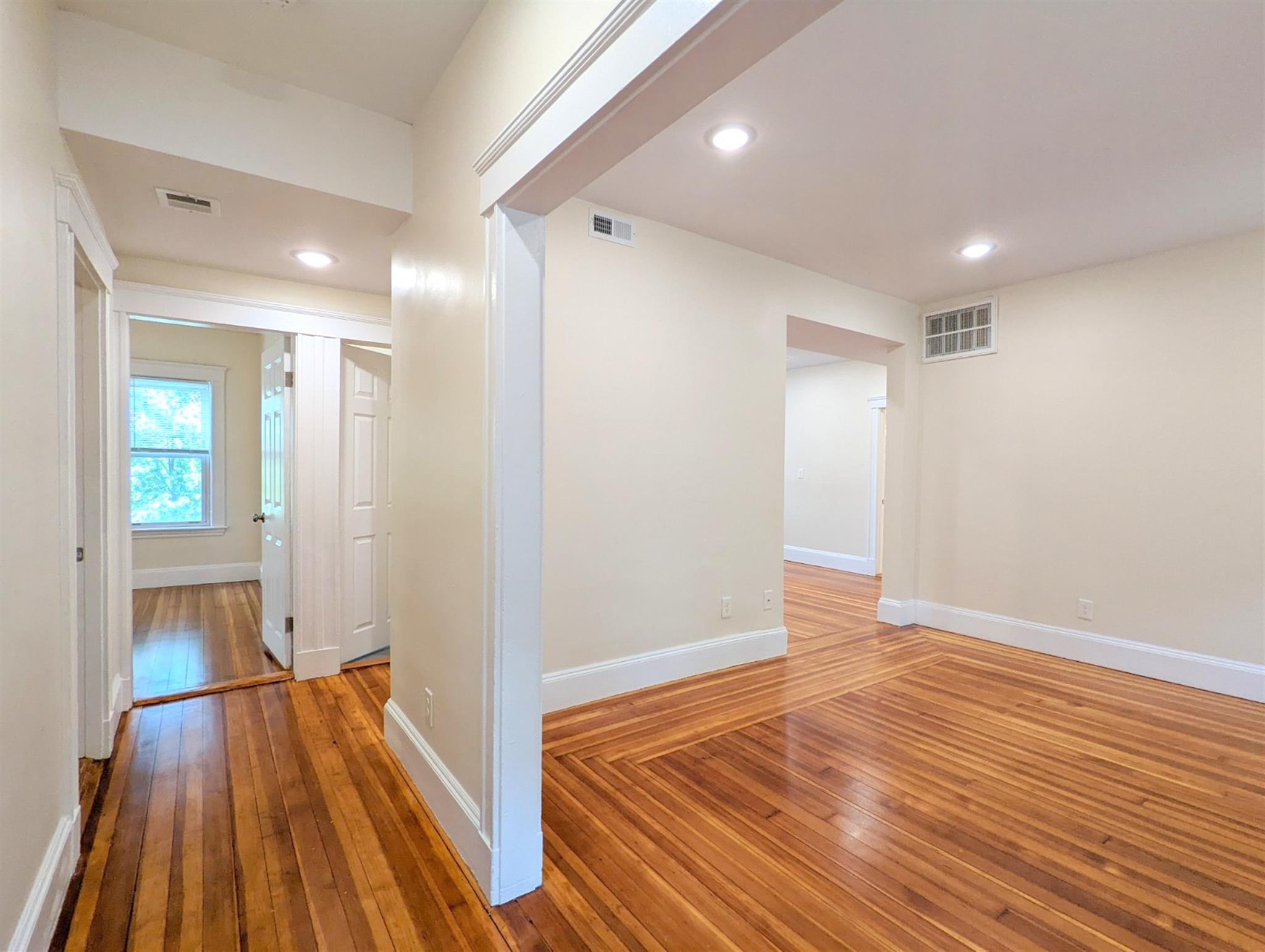 3 bed, 2 bath apartment for rent at 10 Lowell Cir Unit 2, Porter Square — photo 4 of 22
