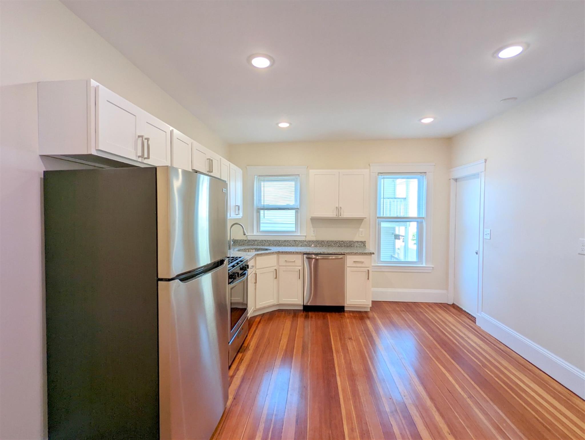 3 bed, 2 bath apartment for rent at 10 Lowell Cir Unit 2, Porter Square — photo 2 of 22