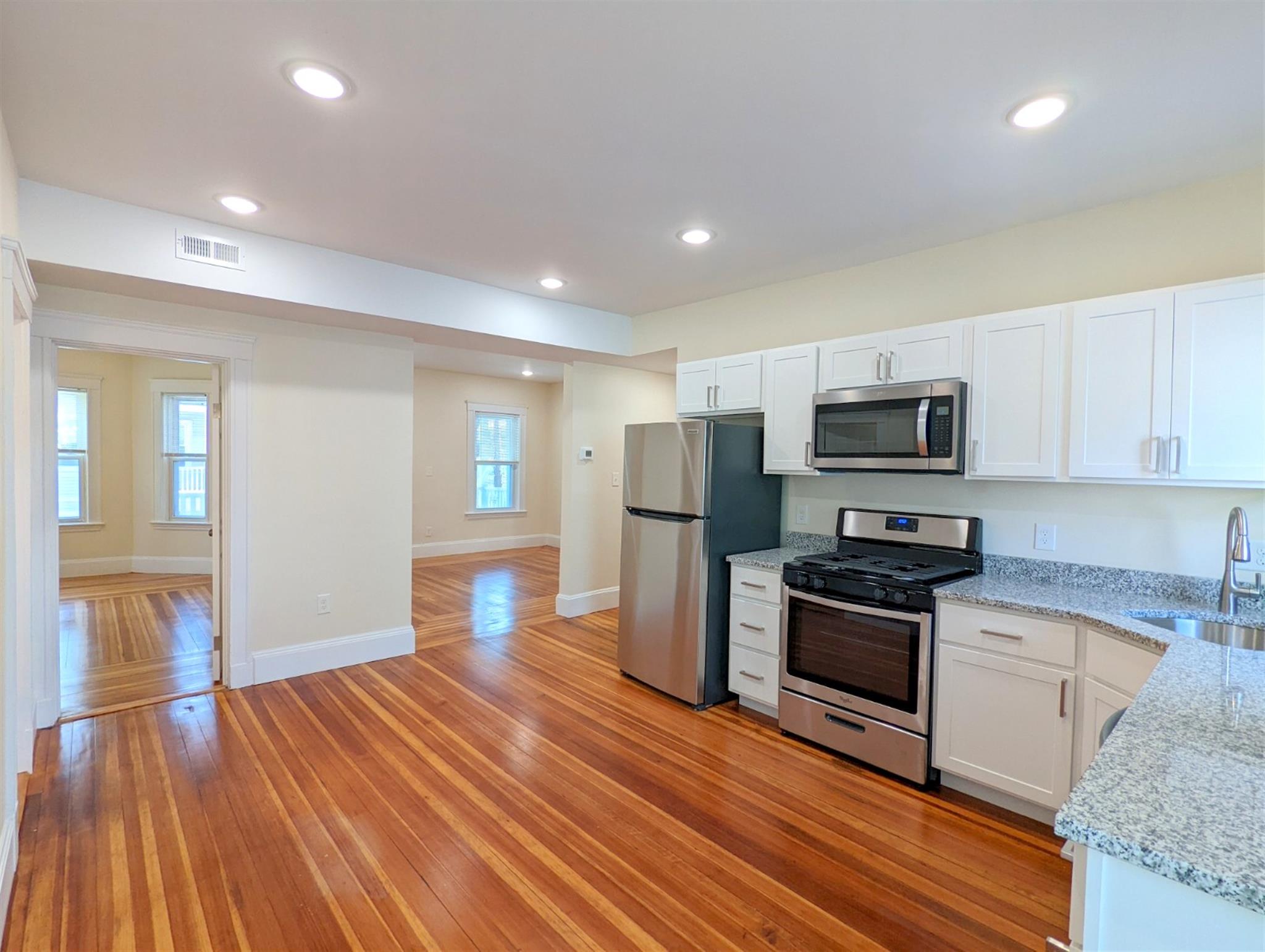 3 bed, 2 bath apartment for rent at 10 Lowell Cir Unit 2, Porter Square — photo 3 of 22
