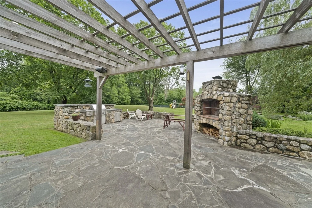 114 Main St, Norwell