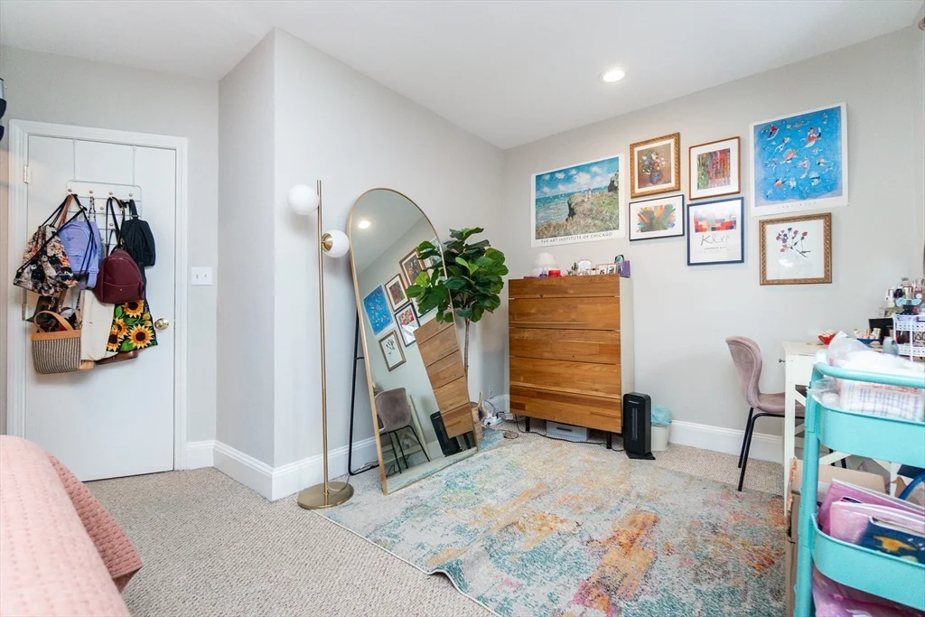 209 W Newton, Back Bay