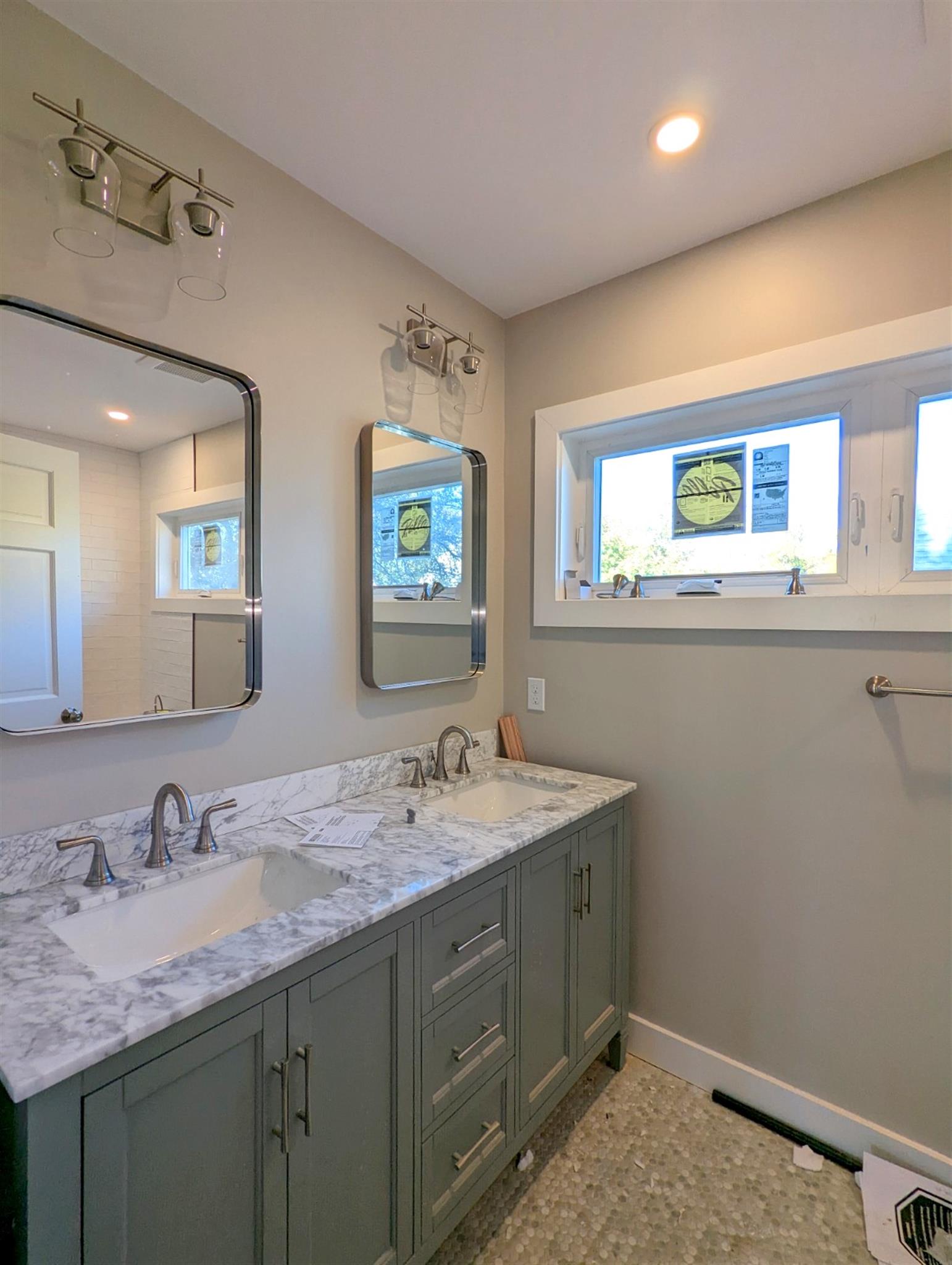 4 bed, 3 bath apartment for rent at 25 Claremon St Unit 2, Teele Square — photo 9 of 17