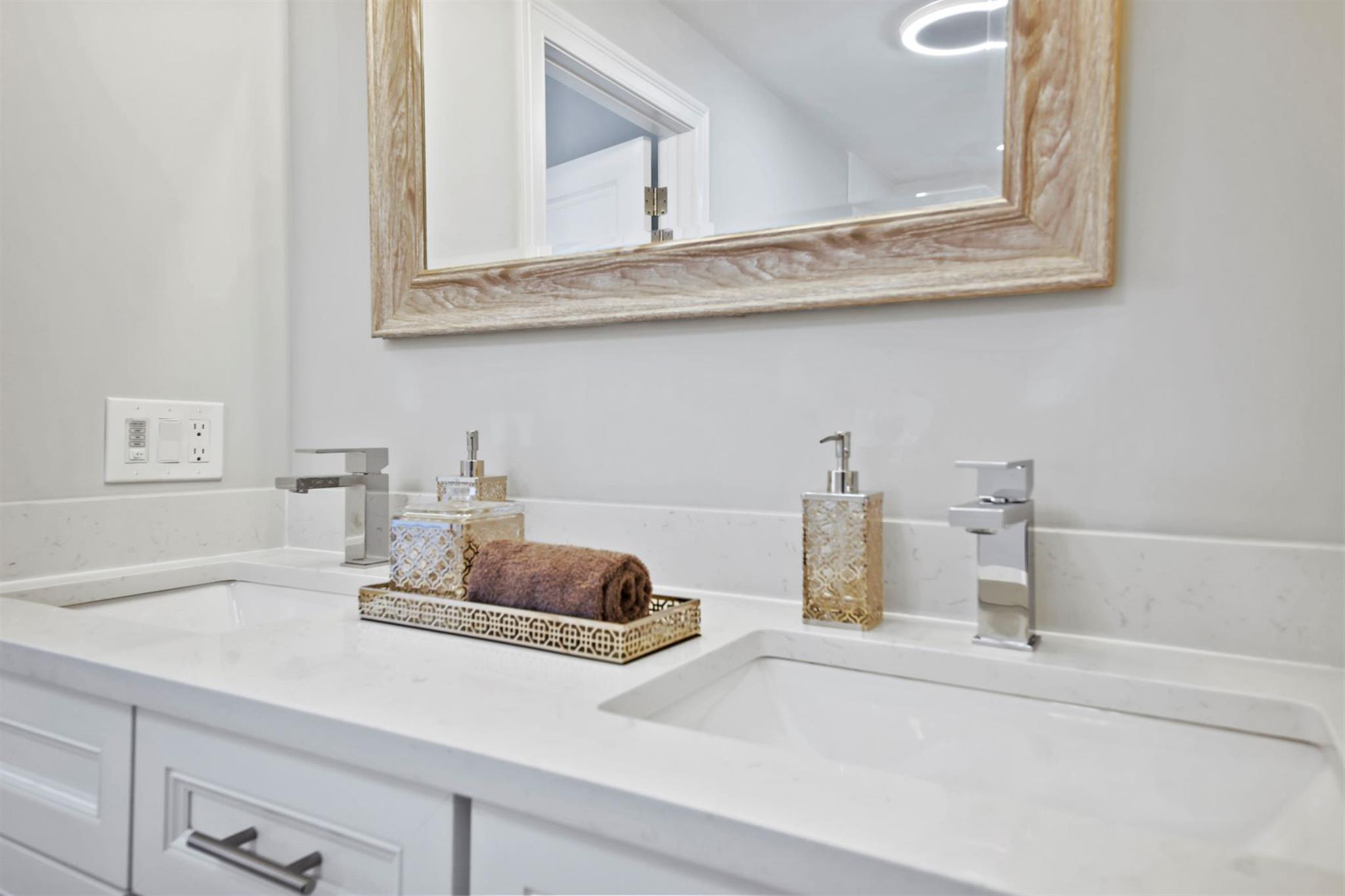 4 bed, 2.5 bath apartment for rent at 80 Massachusetts Ave Unit 2, Arlington — photo 6 of 29