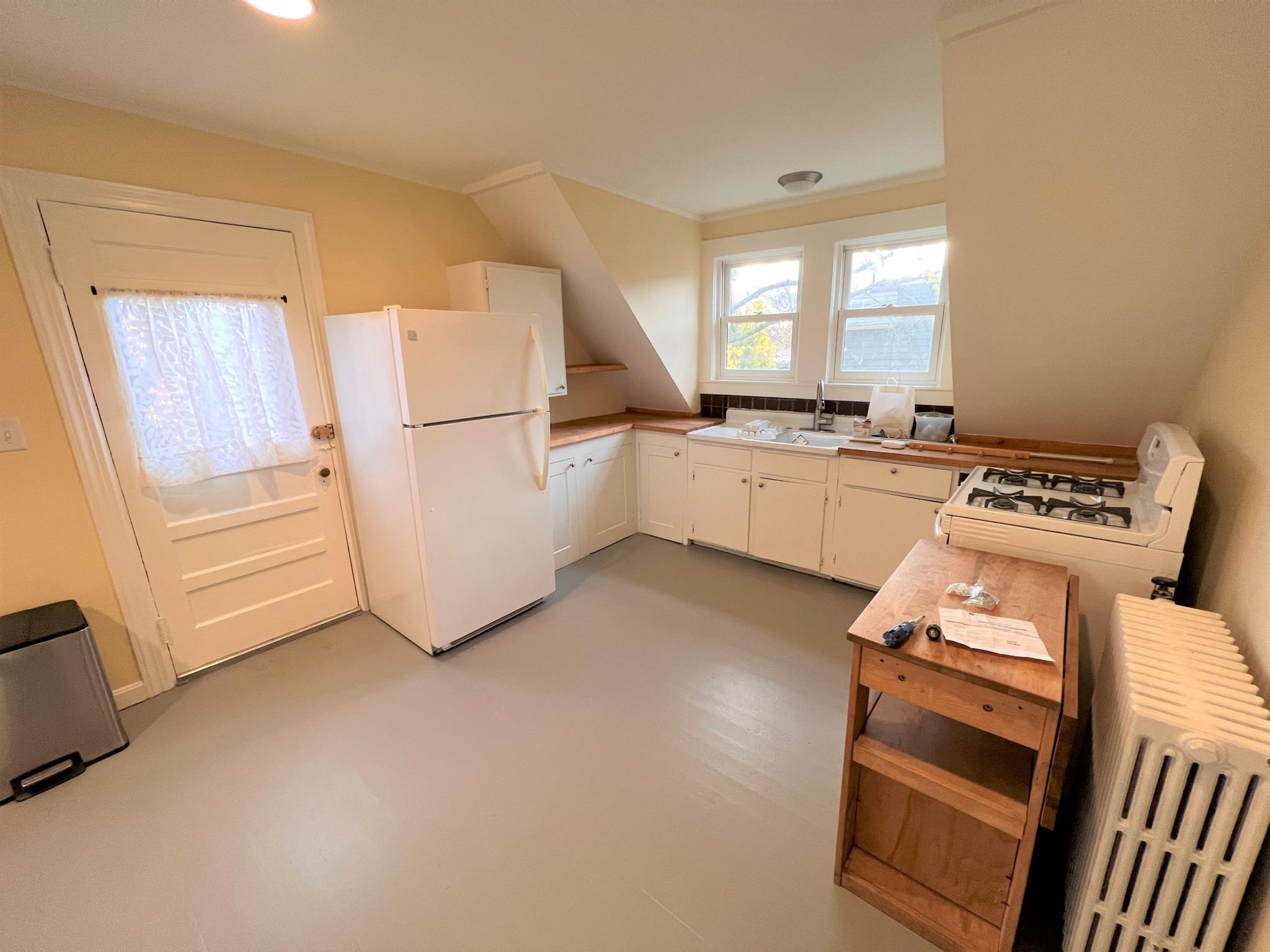2 bed, 1 bath apartment for rent at 216 Upload Unit 2, Central Square — photo 6 of 24
