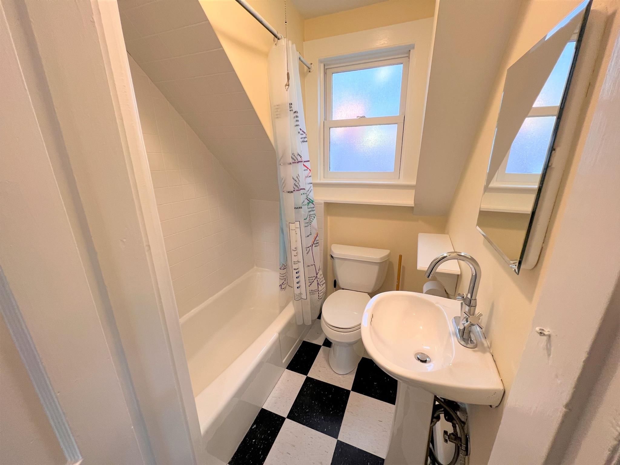 2 bed, 1 bath apartment for rent at 216 Upload Unit 2, Central Square — photo 8 of 24