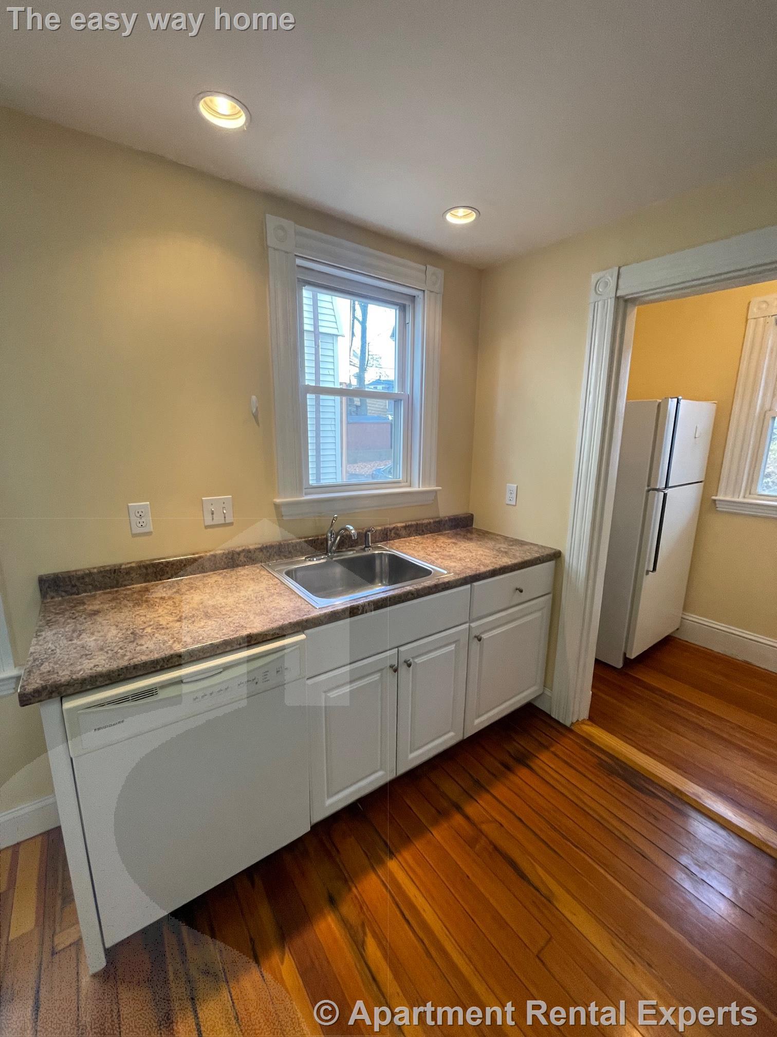 2 bed, 1 bath apartment for rent at 32 Pearson Rd Unit 01, Powder House Square — photo 3 of 15