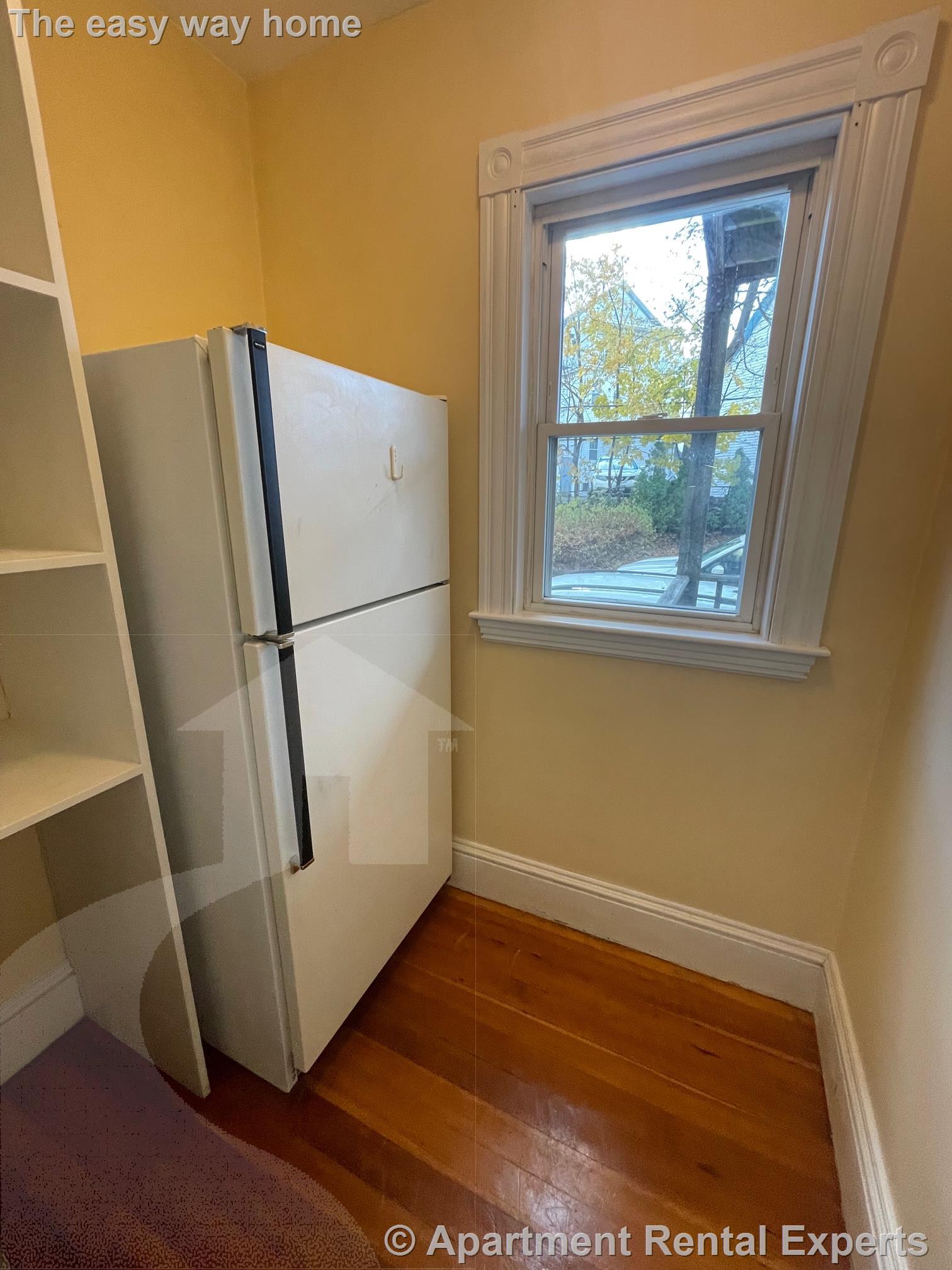 2 bed, 1 bath apartment for rent at 32 Pearson Rd Unit 01, Powder House Square — photo 4 of 15