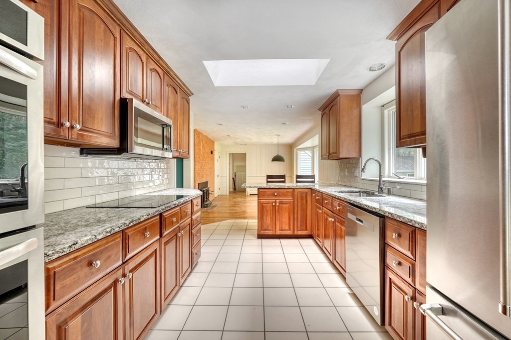 15 Goose Pond Rd, Lincoln