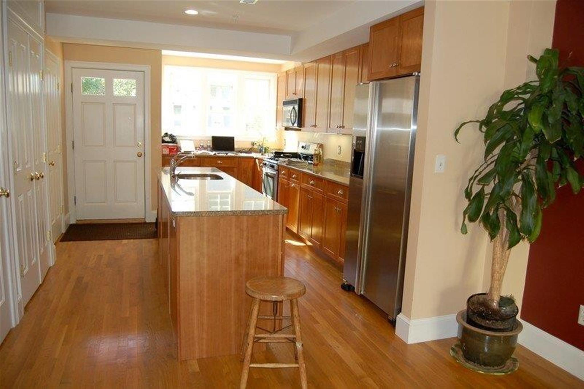 3 bed, 2.5 bath apartment for rent at 32 Elmer St Unit 1, Harvard Square — photo 5 of 15