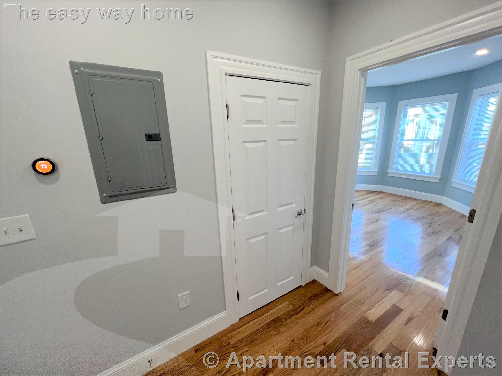 374 Oxford St, Porter Square