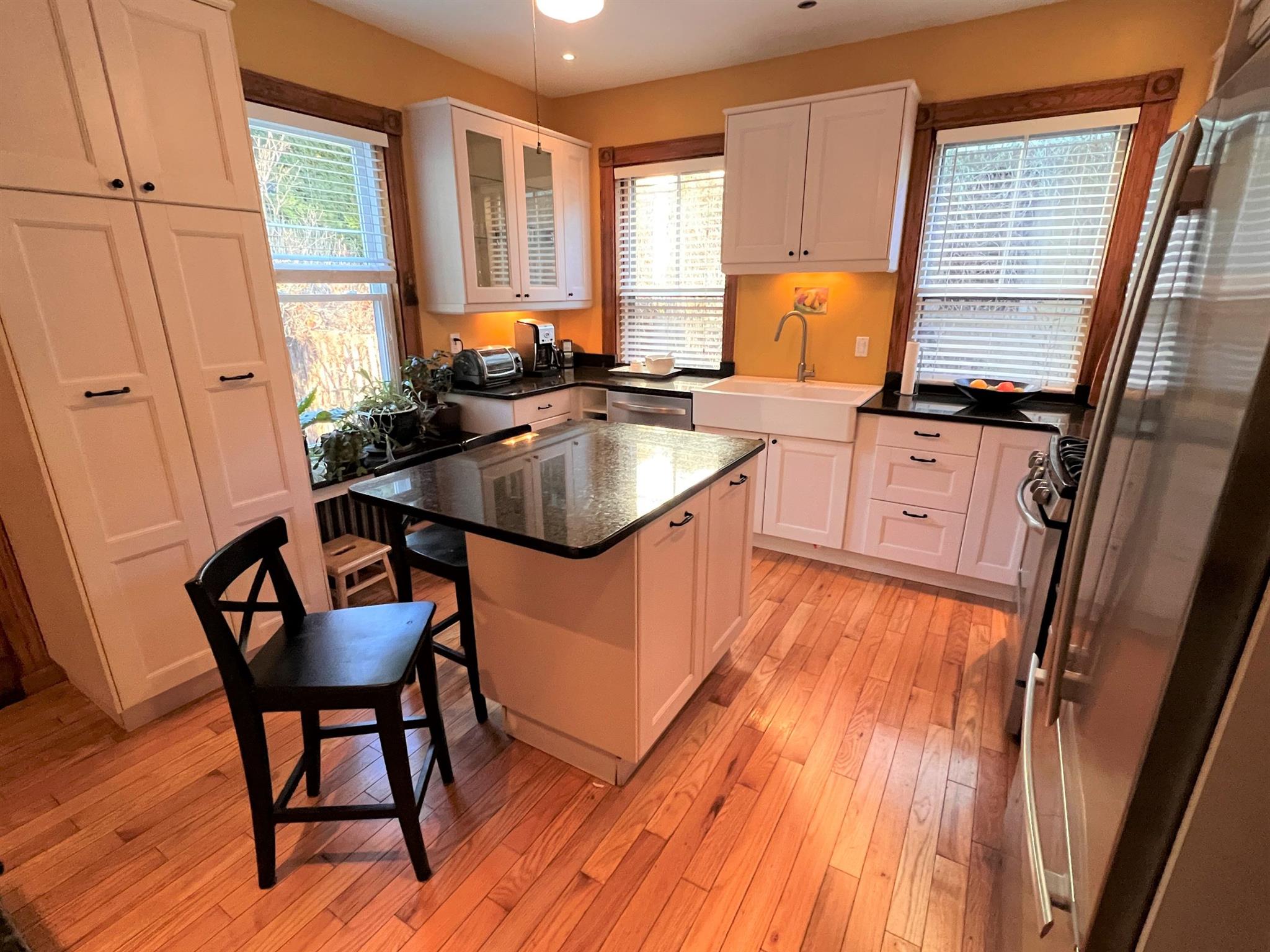 2.5 bed, 1.5 bath apartment for rent at 119 Antrim St Unit 2, Mid Cambridge — photo 4 of 22