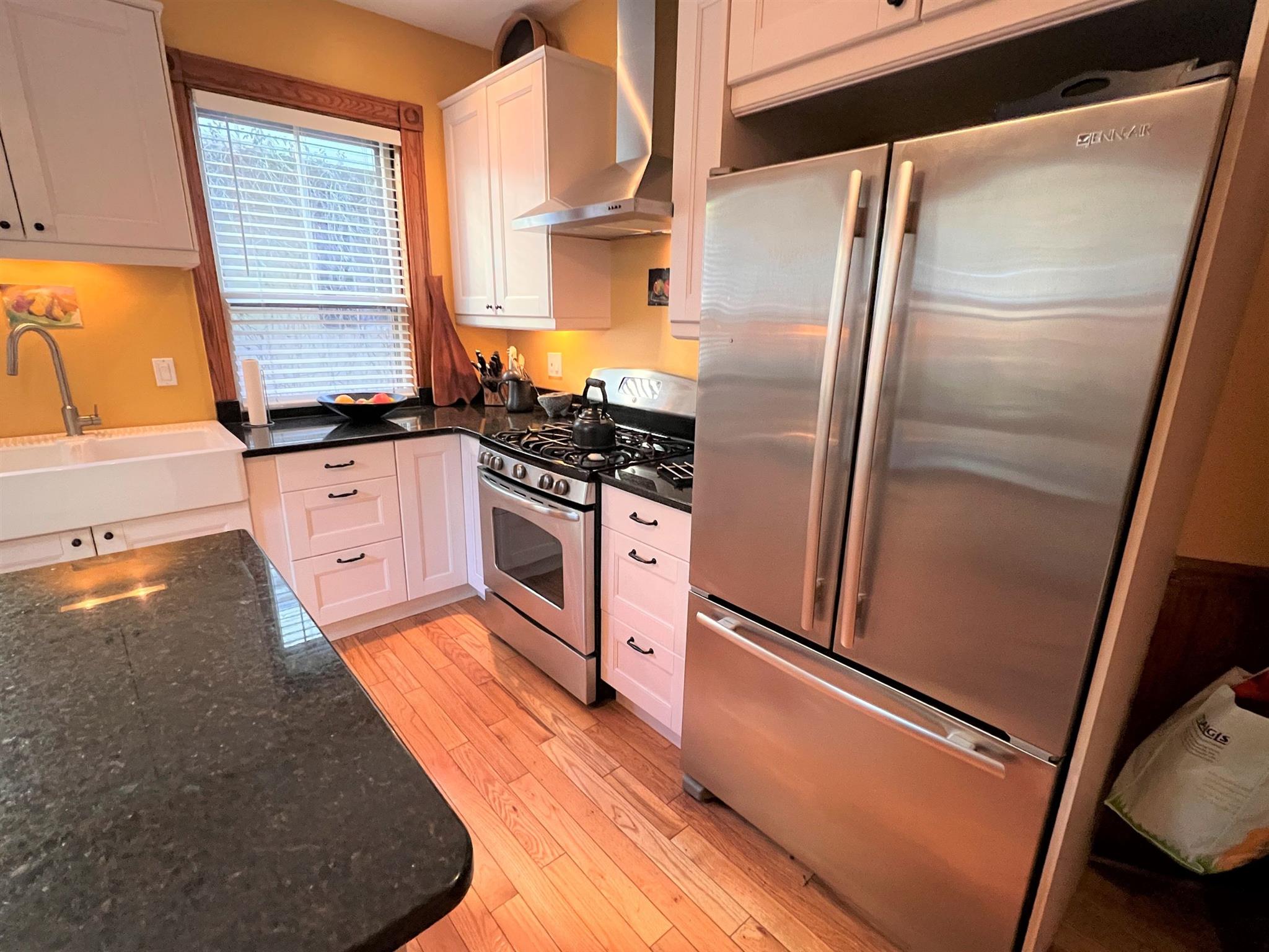2.5 bed, 1.5 bath apartment for rent at 119 Antrim St Unit 2, Mid Cambridge — photo 3 of 22