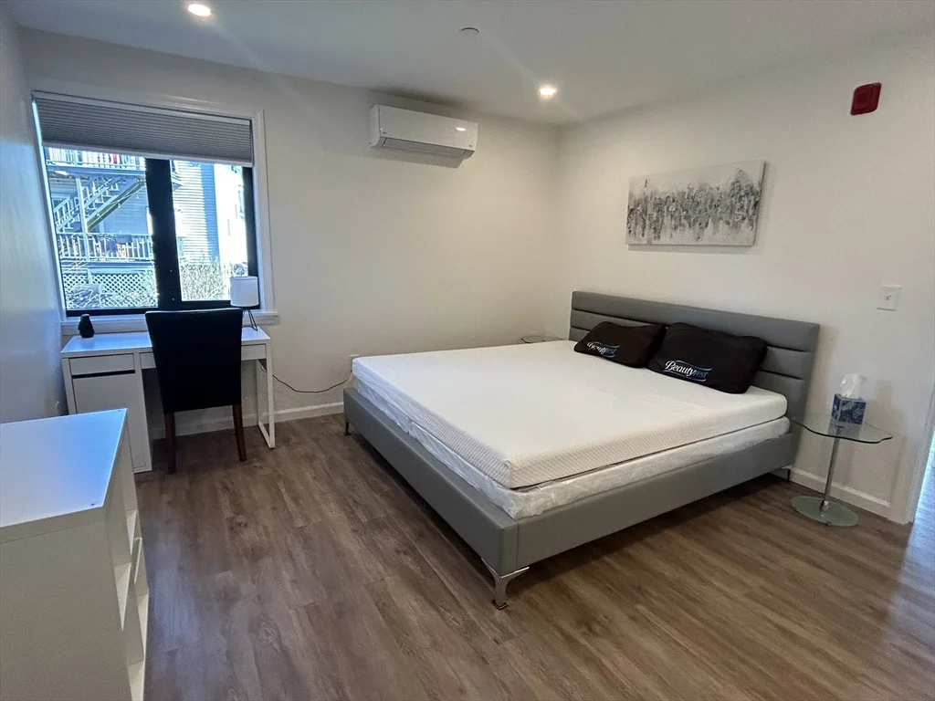 64 Salem St, Medford