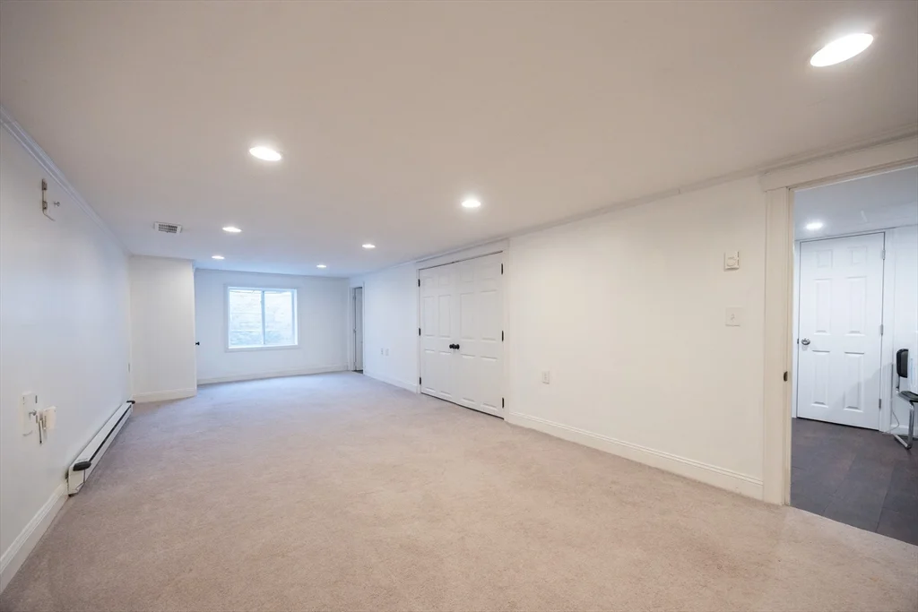 22 Suffolk Rd, Sharon