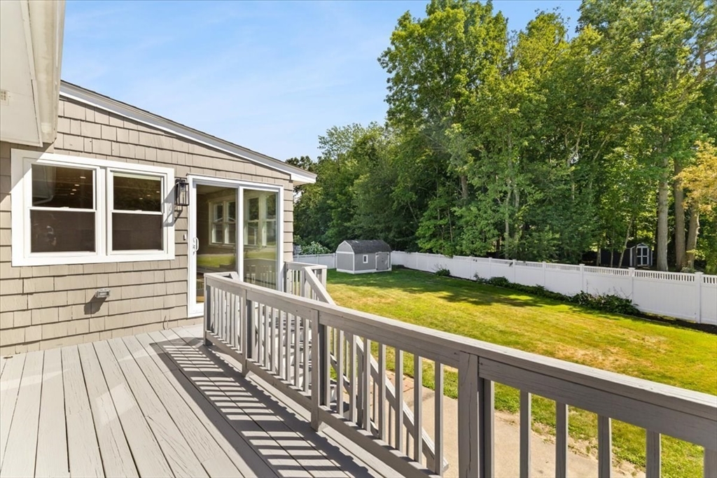 19 Coach Ln, Norwood