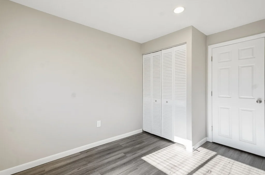 18 Fountain Ln, Weymouth