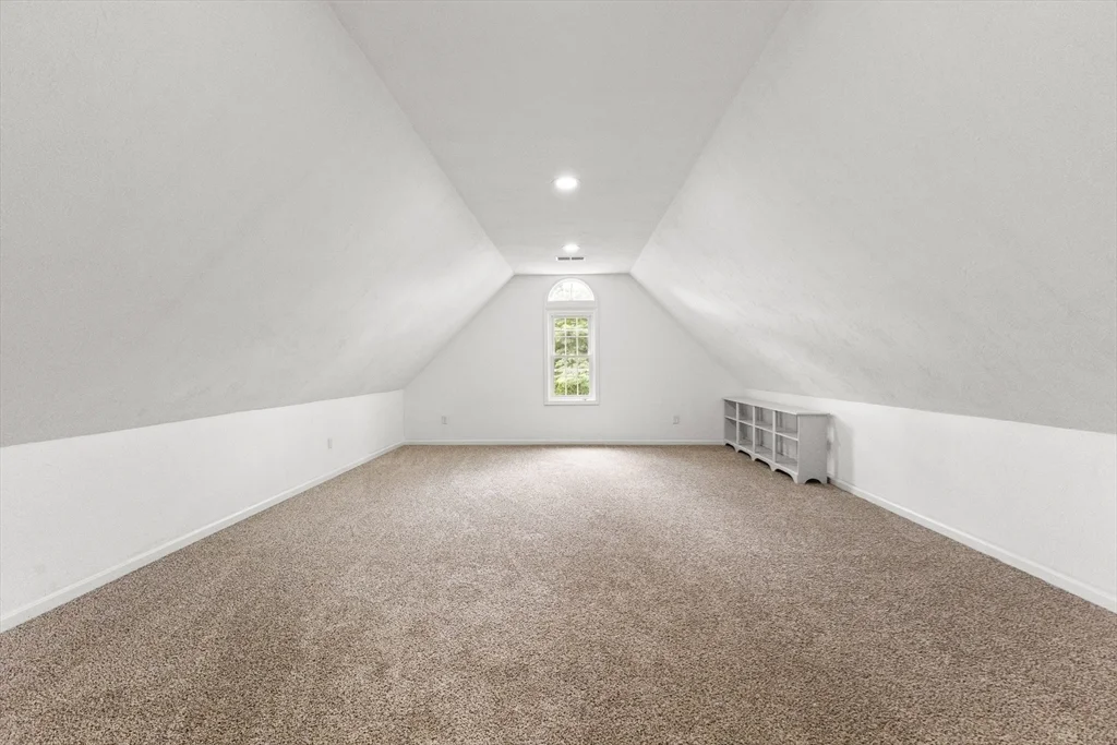 24 Country Club Dr, Plymouth