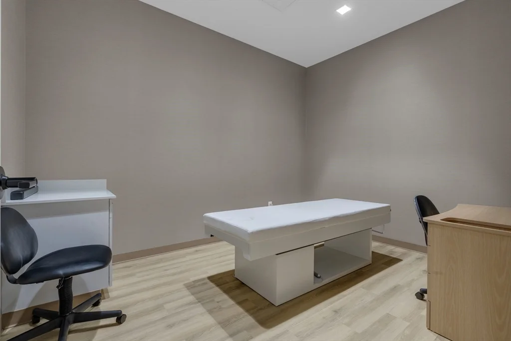 70 Leo Birmingham Pkwa, Brighton