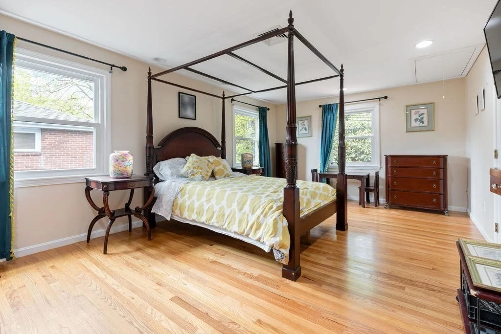 542 Commonwealth Ave, Newton