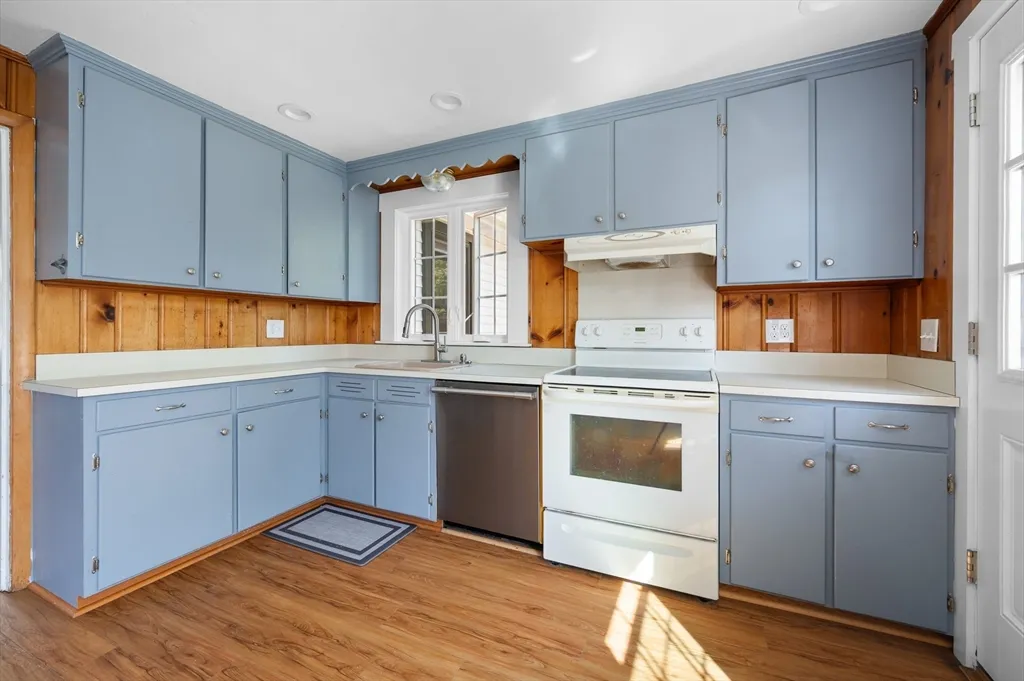 30 Whitney St, Milford