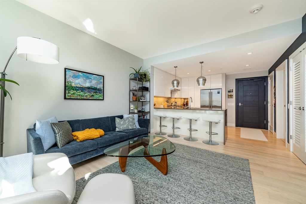 32 Traveler St, South End