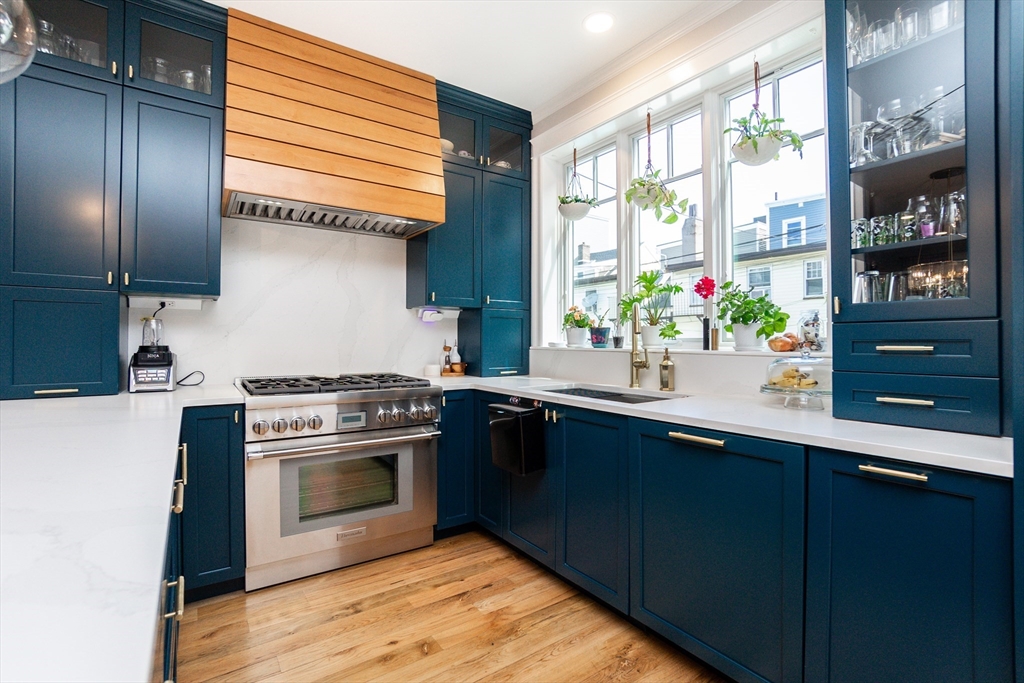 452 W 4th, South Boston