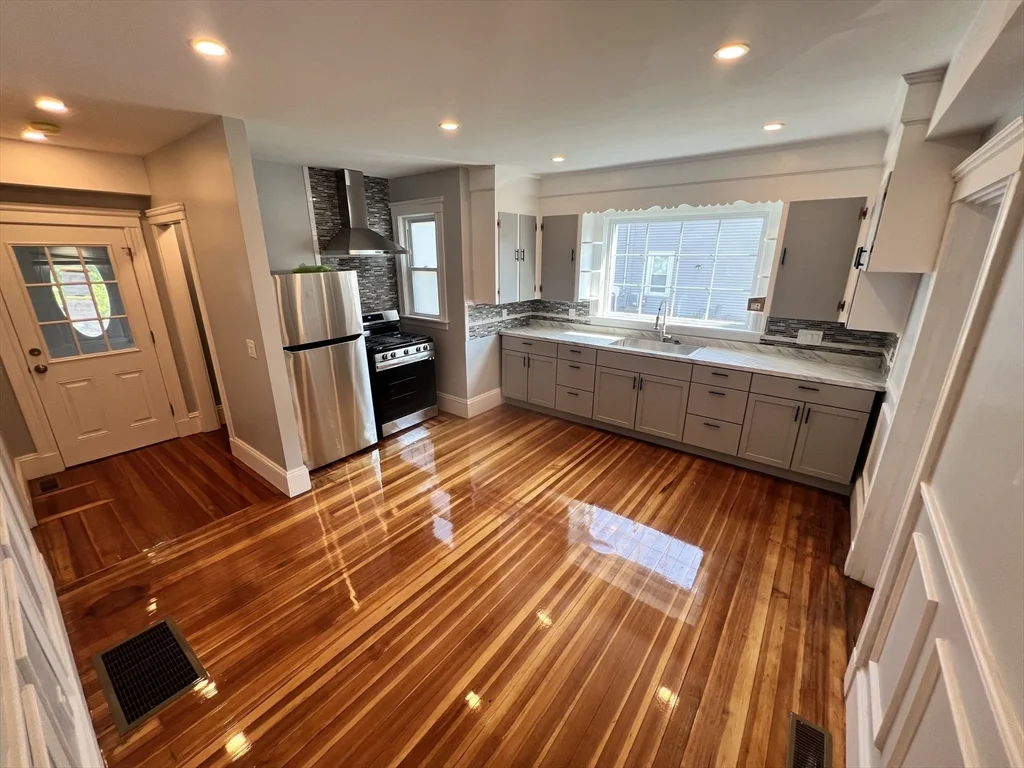 28 Albertina, Quincy