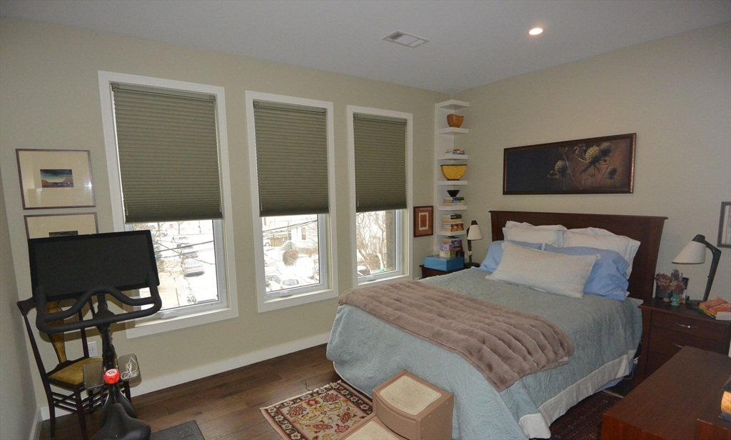 45 Burnett St, Jamaica Plain