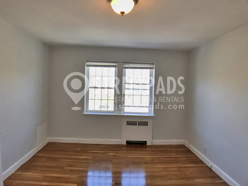 1129 Beacon St, Longwood