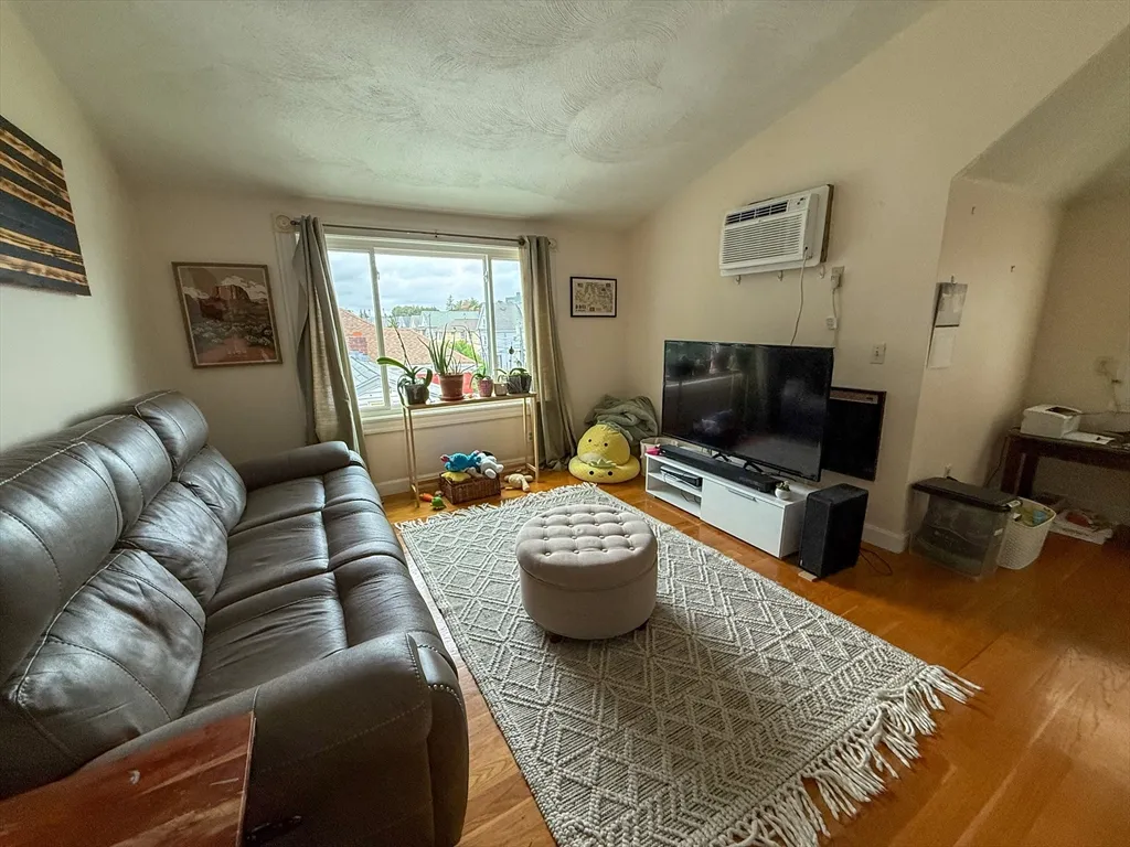 56 Bowdoin St, Medford